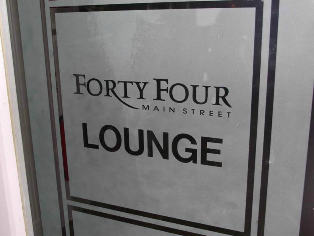Forty Four Main Street Swords Eksteriør billede